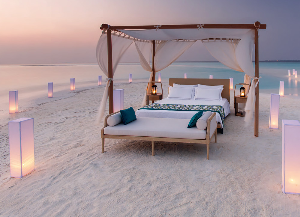 Romantisches Himmelbett am Strand